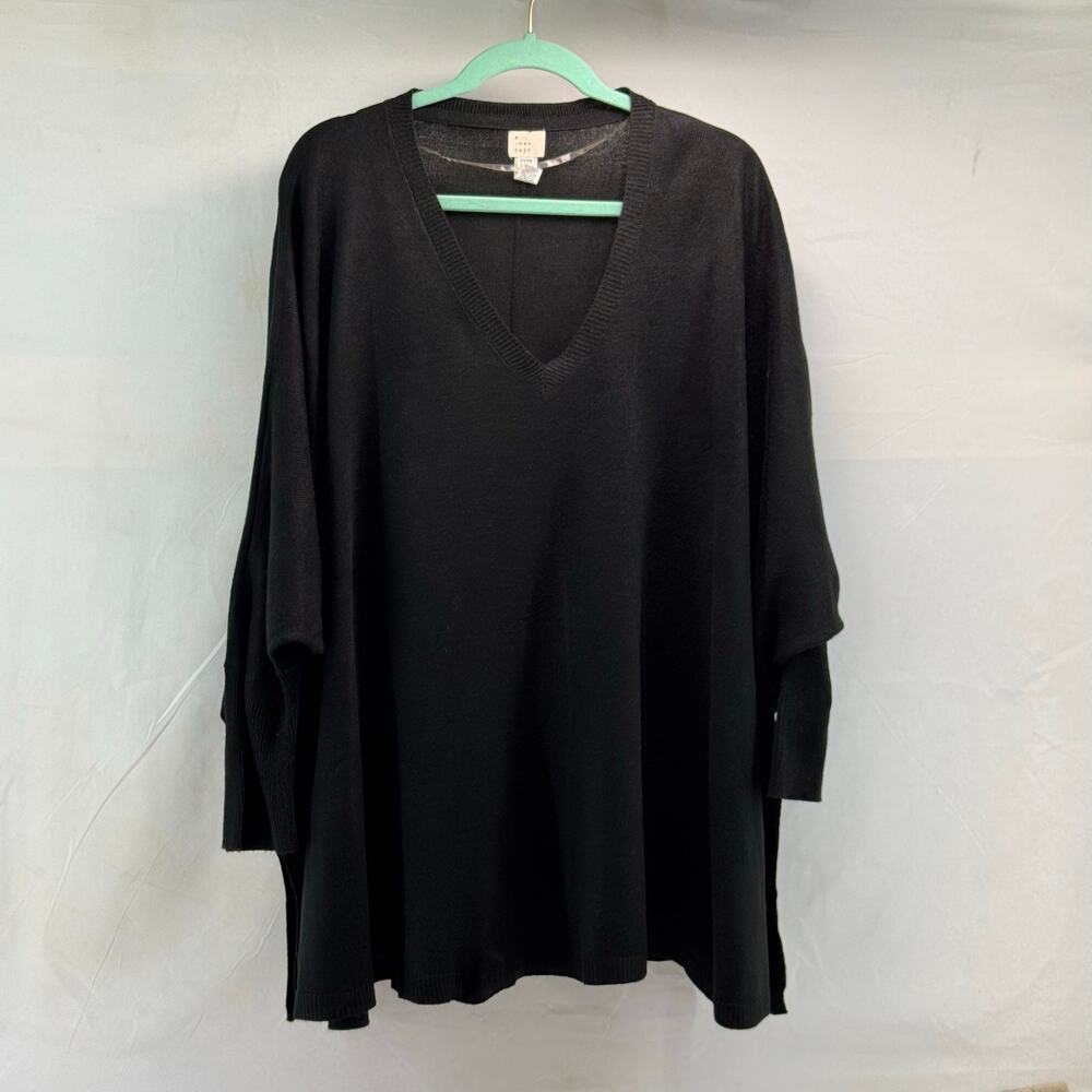 A new day women’s black one size V-neck cape style sweater￼